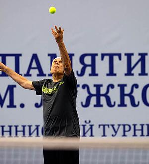 Память мэра Москвы Ю.М. Лужкова почтили теннисным турниром «Кожаная Кепка»